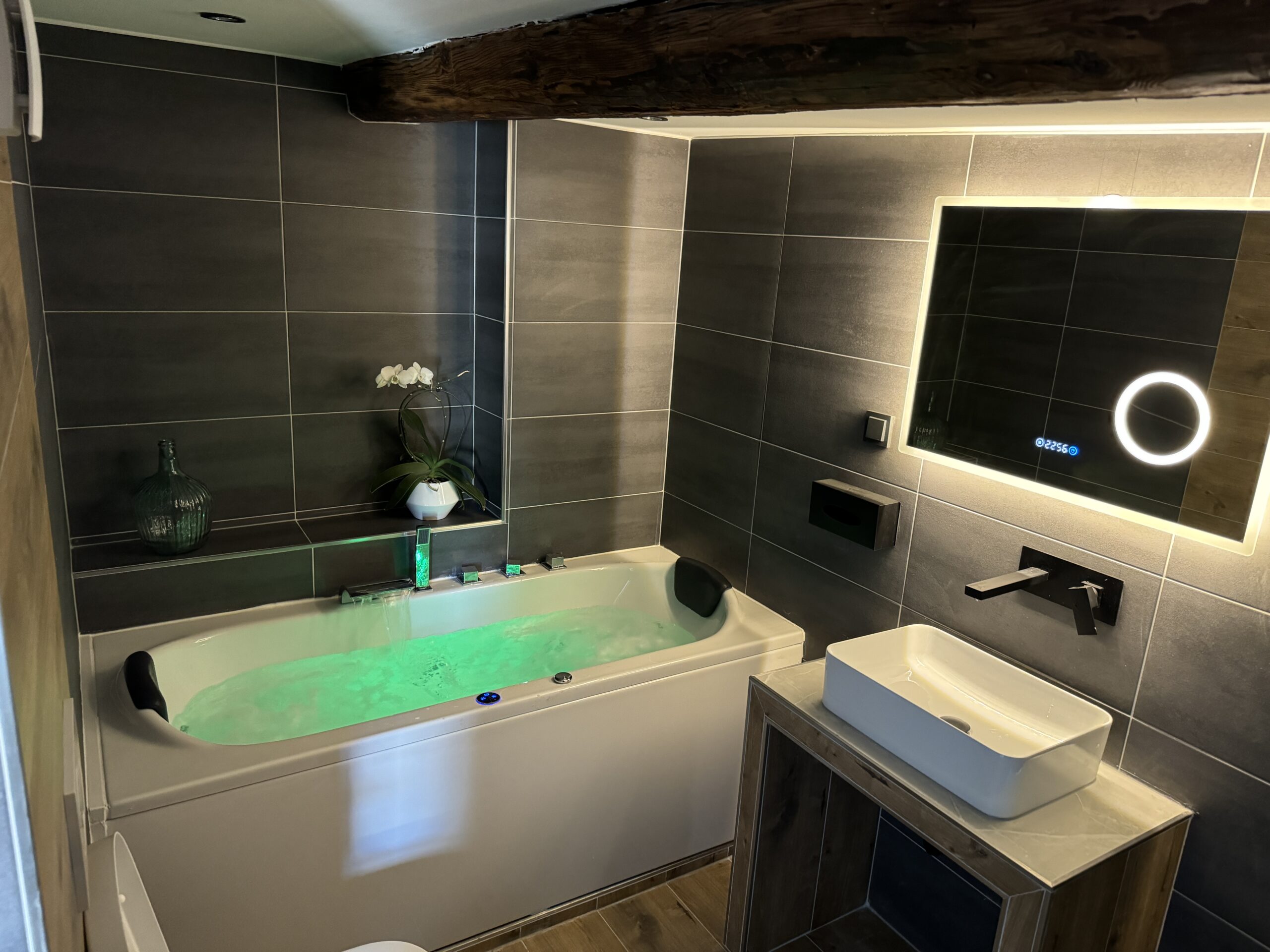Privater Whirlpool im Doppelzimmer des Goldenen Sterns